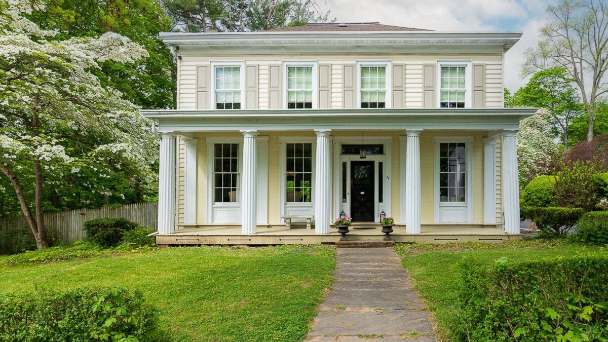 Saugerties House | 1844 Colonial Classic 3BR, 3Bath, Large yard & pool & Great Location