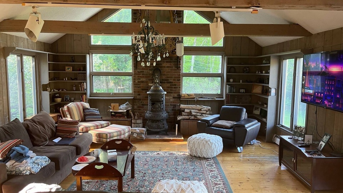 East Dorset House | 1860's converted barn on 13.7 acres with mountain views with swimming pond
