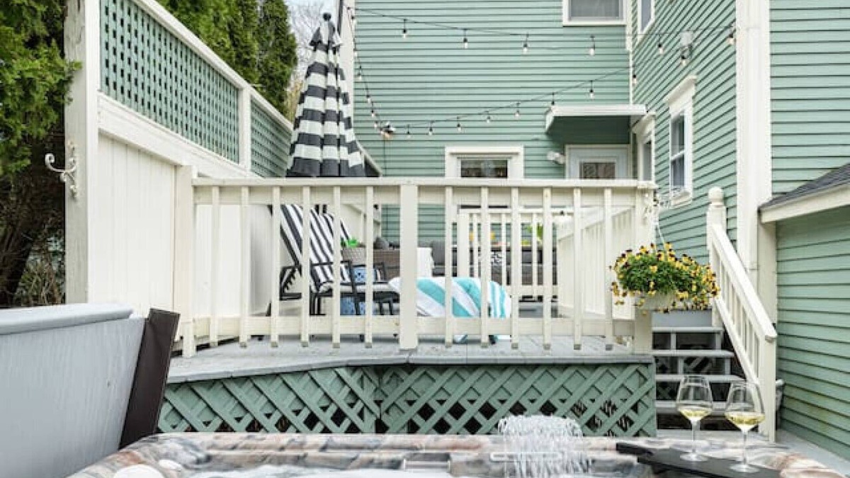 Bristol Condo | 1878 Victorian Downtown Bristol /Hot tub/Yard