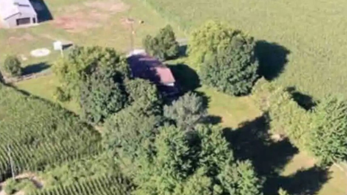 Huron East Other | 1880 farmhouse with hottub!