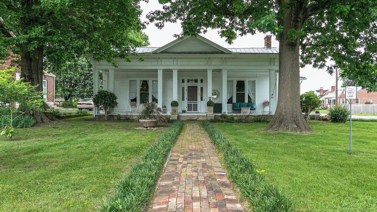 Mount Pleasant House | 1883 Colonial Revival Historical Renovation