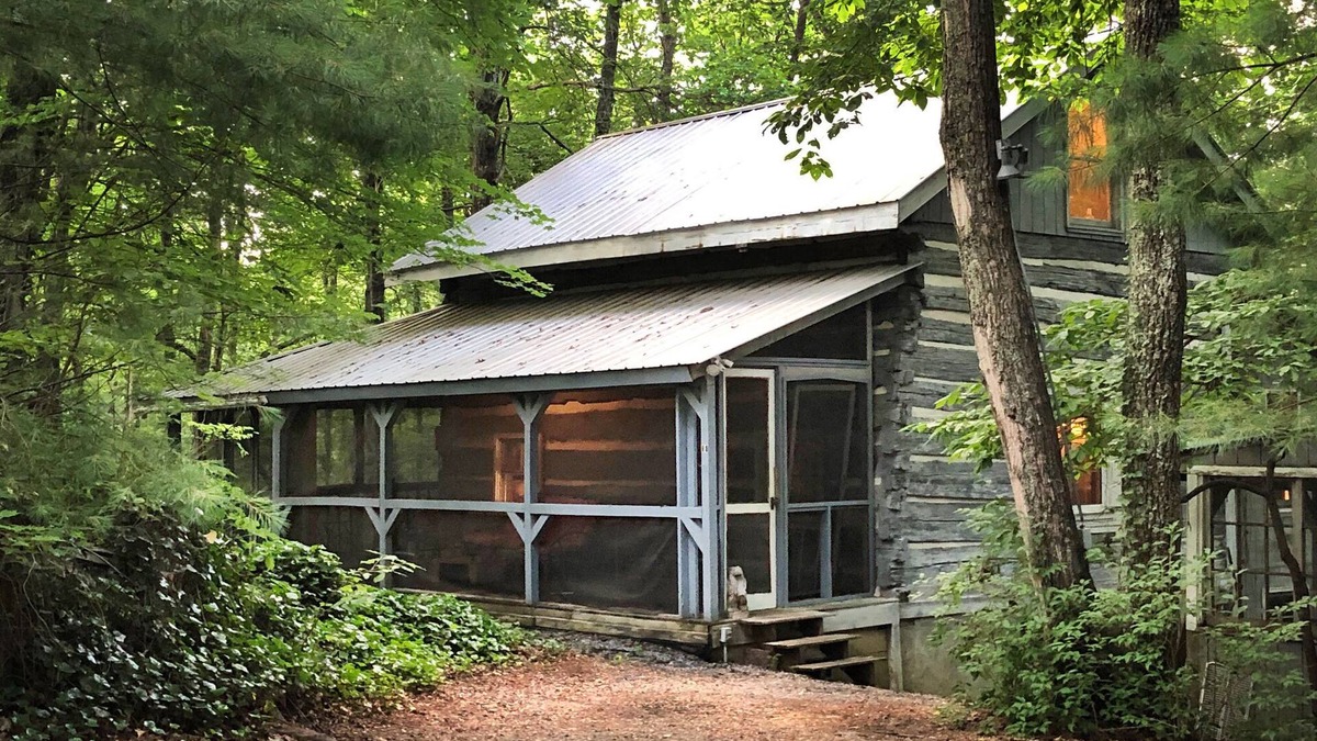 Saluda Cabin | 1890's Cabin With Modern Conveniences on a Beautiful Lake !