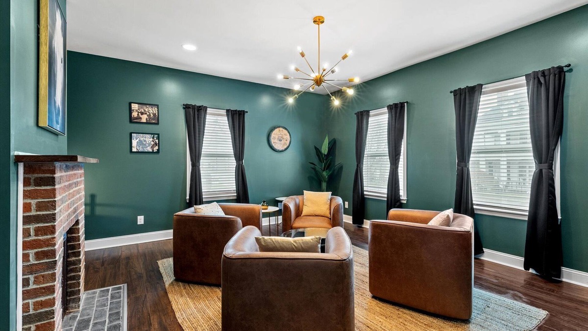 Lawrenceburg House | 1890's charm on Bourbon Trail- 7 distilleries w/in 25min! Bourbon Room in house!