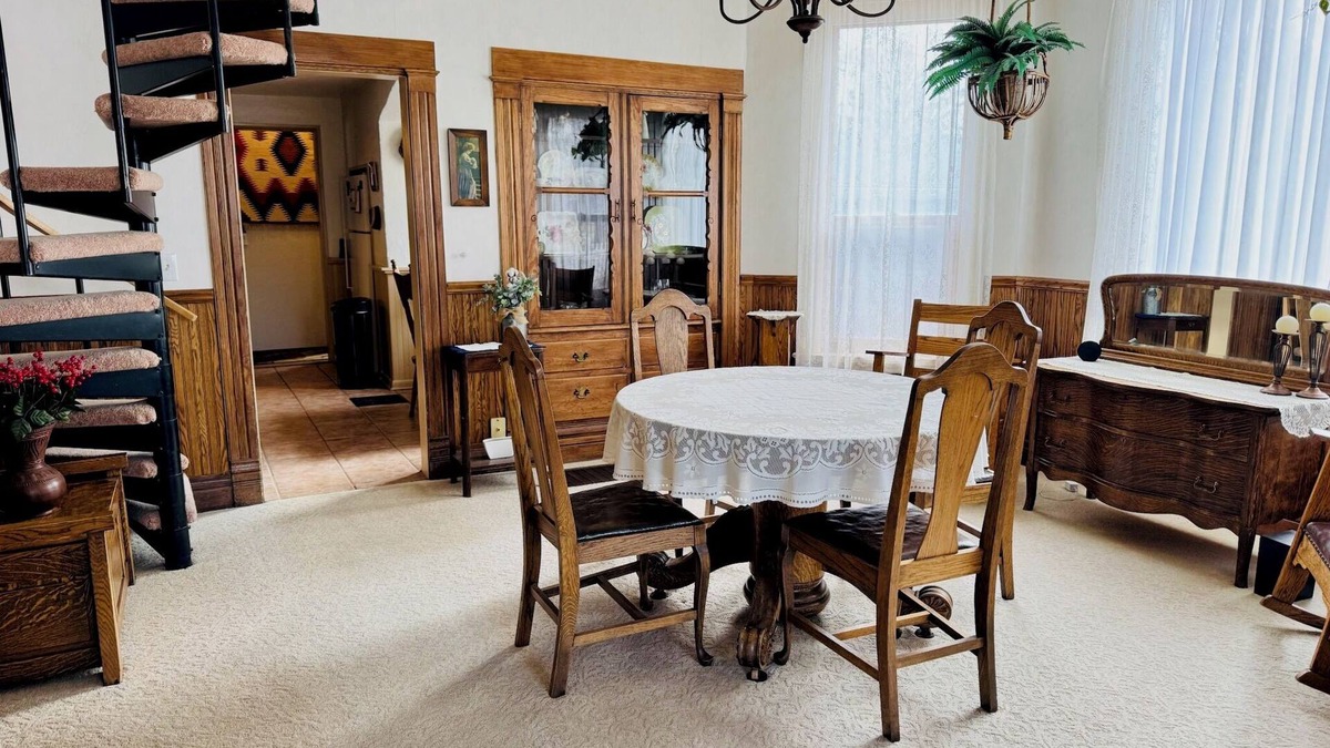 Florence House | 1893 Victorian House- beautiful historic home near the Royal Gorge