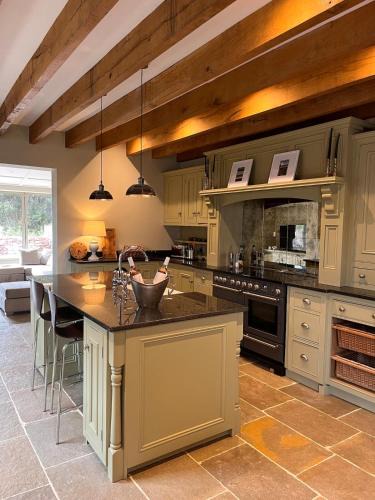 Barrow upon Trent House | 1895 The Farm Barn, Bridal dream