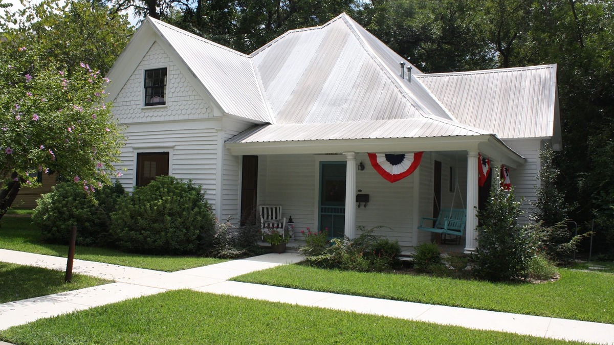 Waxahachie House | 1895 Victorian home featured in