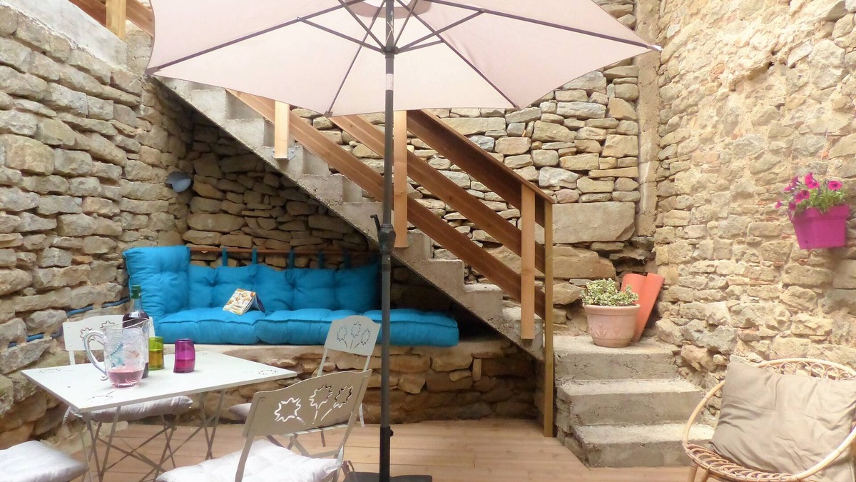 Laure-Minervois Apartment | 18kms from Carcassonne, gîte in the heart of the Minervois. Mansion