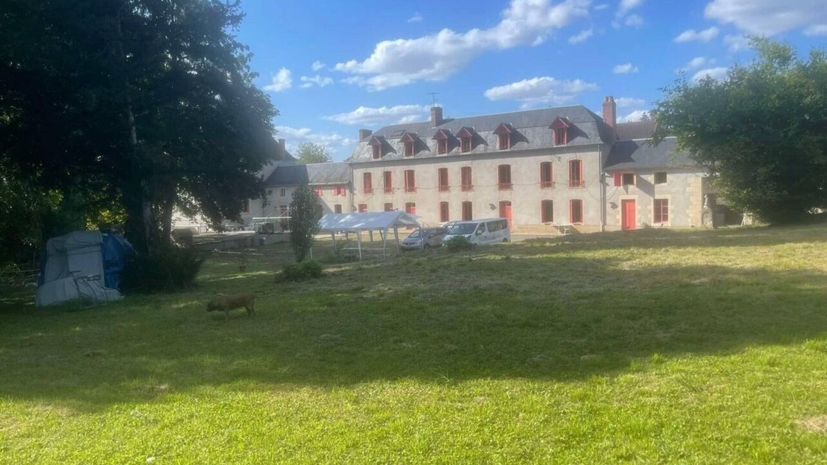 Garchizy Other | 18th CENTURY CHÂTEAU DE CLAIREFONTAIN GARCHIZ
