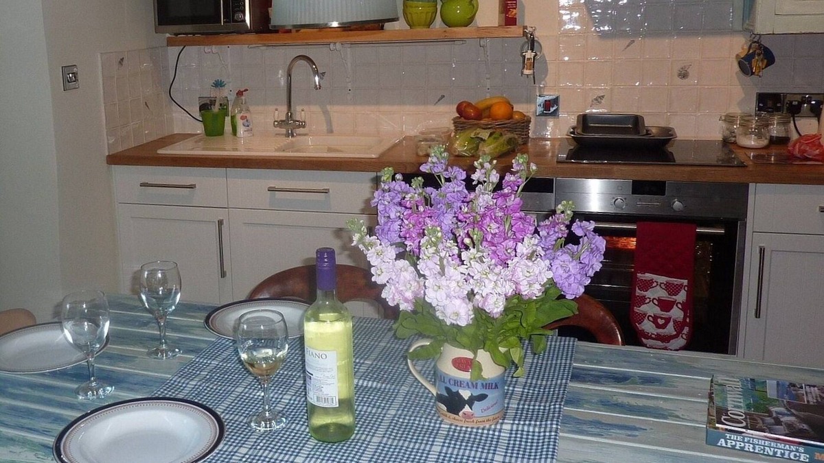 Fowey Cottage | 18th Century Cornish Smugglers Cottage In the Centre of Fowey.....just lovely!!!