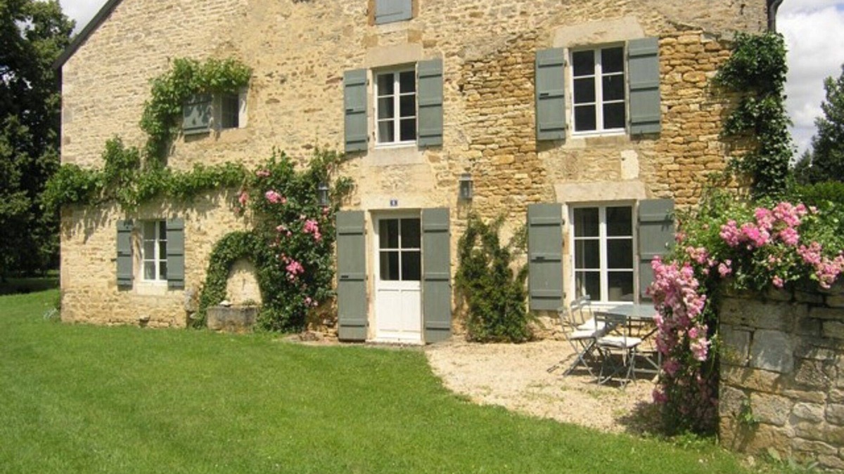 Villegusien-le-Lac Other | 18th Century Country Farmhouse