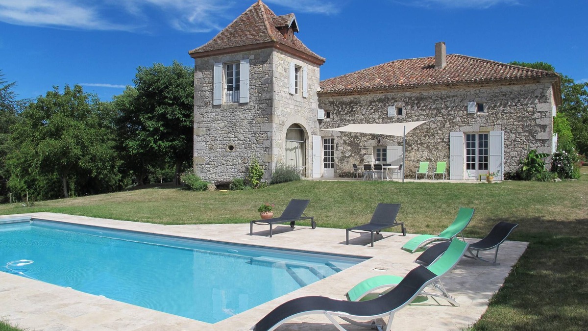 La Romieu House | 18th century Gersoise house, secluded, swimming pool, wooded grounds