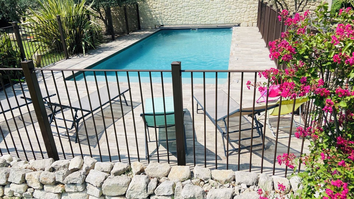 Chateaurenard Cottage | 18th century gite mas in Provence with SPA