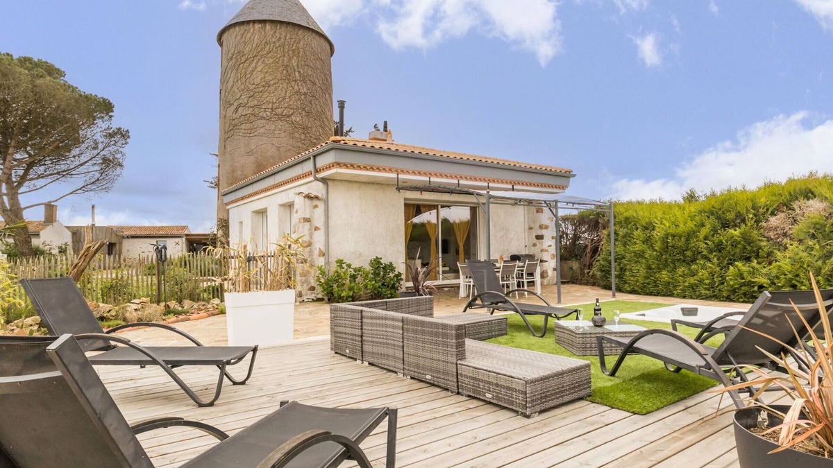 Monnieres Cottage | 18th century mill, 3 bedrooms, garden, wifi in Monnières