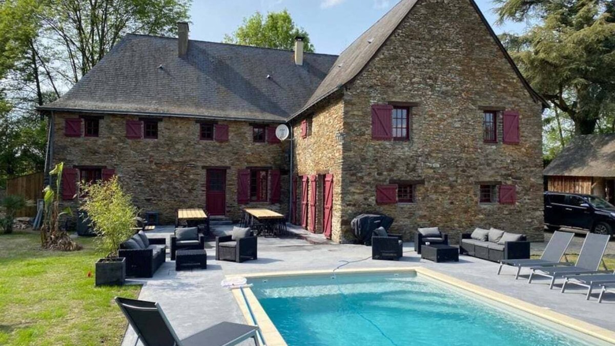 La Previere House | 18th century residence with swimming pool for 20 people in the heart of greenery.
