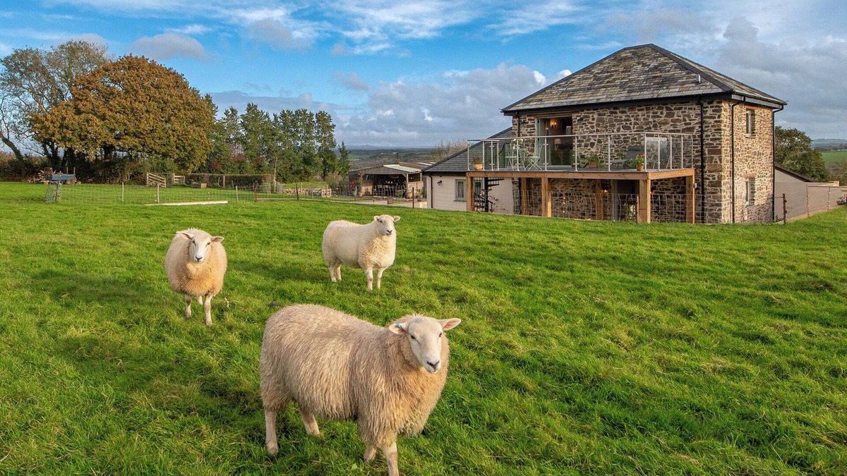 Brazzacott House | 18th century barn couple's retreat in beautiful Devon countryside