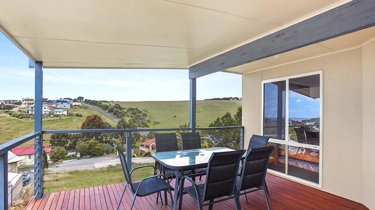 Encounter Bay House | 19 Cygnet Court - Quiet Location with Sea Views