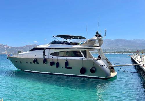 Barceloneta Boat Rental | 190 m² Houseboat ∙ 4 bedrooms ∙ 8 guests