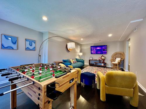 Monroe House | 190 Overbrook Drive Swanky Swangos Dream Home by Jess
