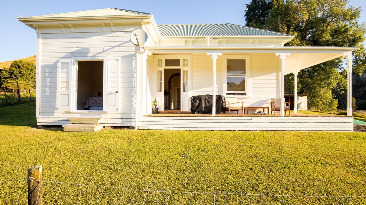 Pohokura Bed & Breakfast | 1900's Villa on the forgotten world road