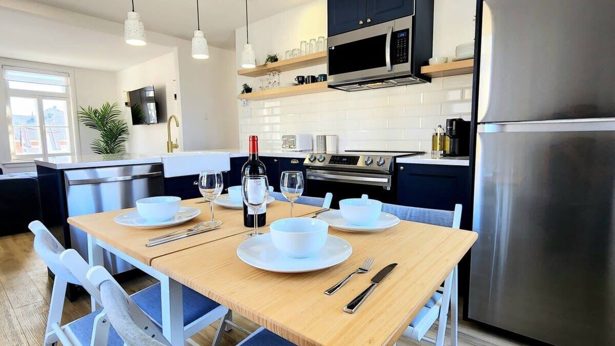 Boischatel Apartment | 1900S Historic Charm -Free P & AC