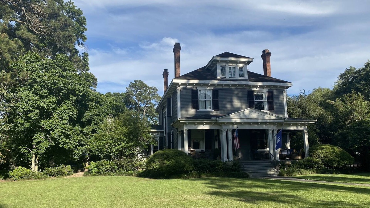 Lafayette House | 1901 Historic 3-Story Home w/Pool near downtown Lafayette