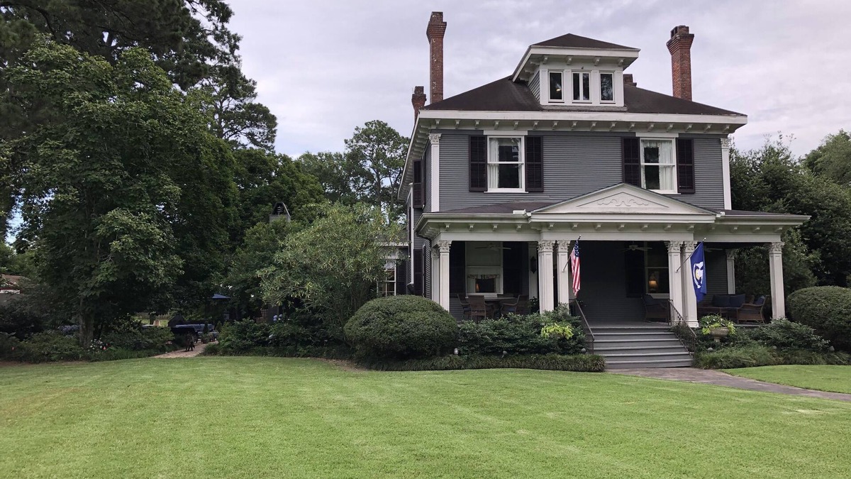 Lafayette Cottage | 1901 Historic Home's Guest Cottage with pool