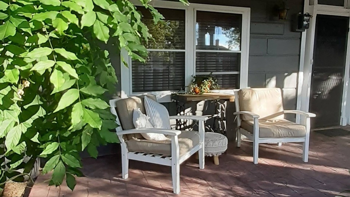 Benalla Cottage | 1904 Benalla central: Ideal for couples, singles, & pets.