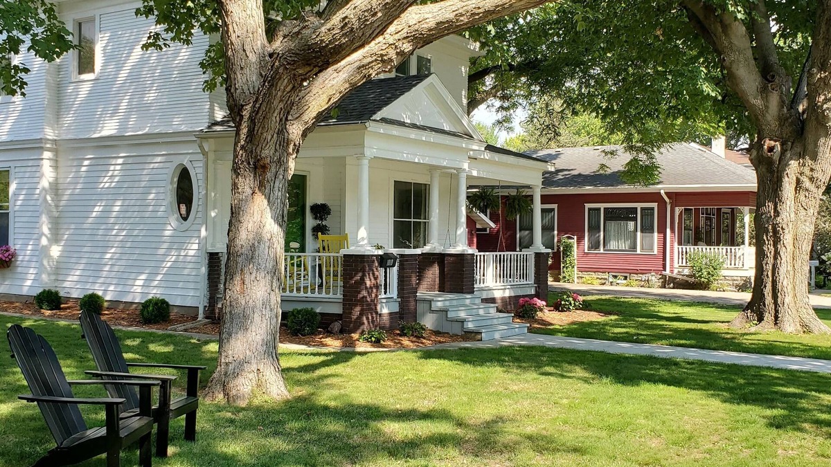 Spirit Lake House | 1910 Historic Hill Avenue Home