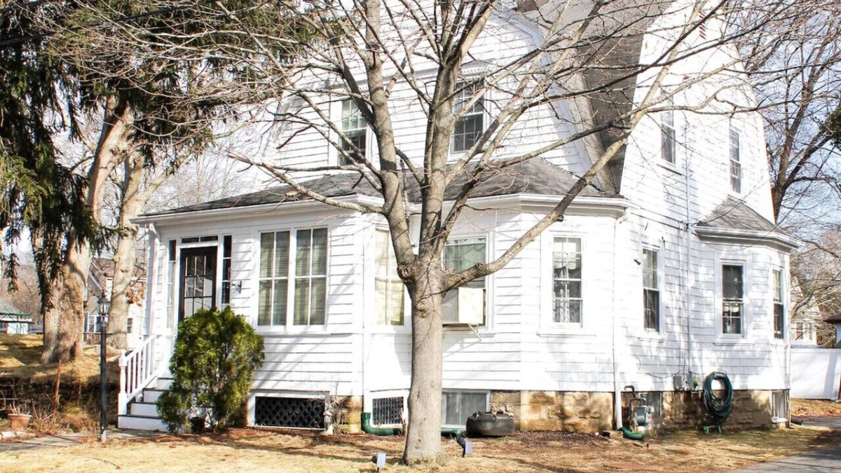 Dedham House | 1918 Family Home near Boston