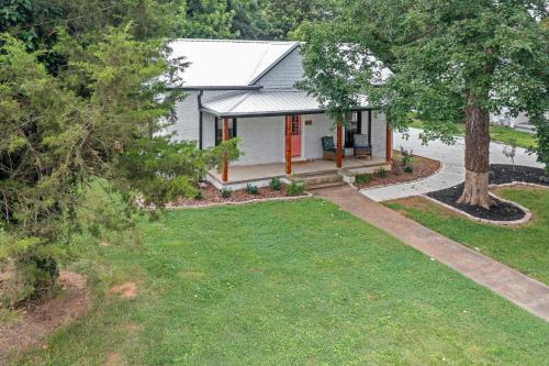 Graham House | 1920 Brick House-Brick Oven Pizza-Pets-Breweries