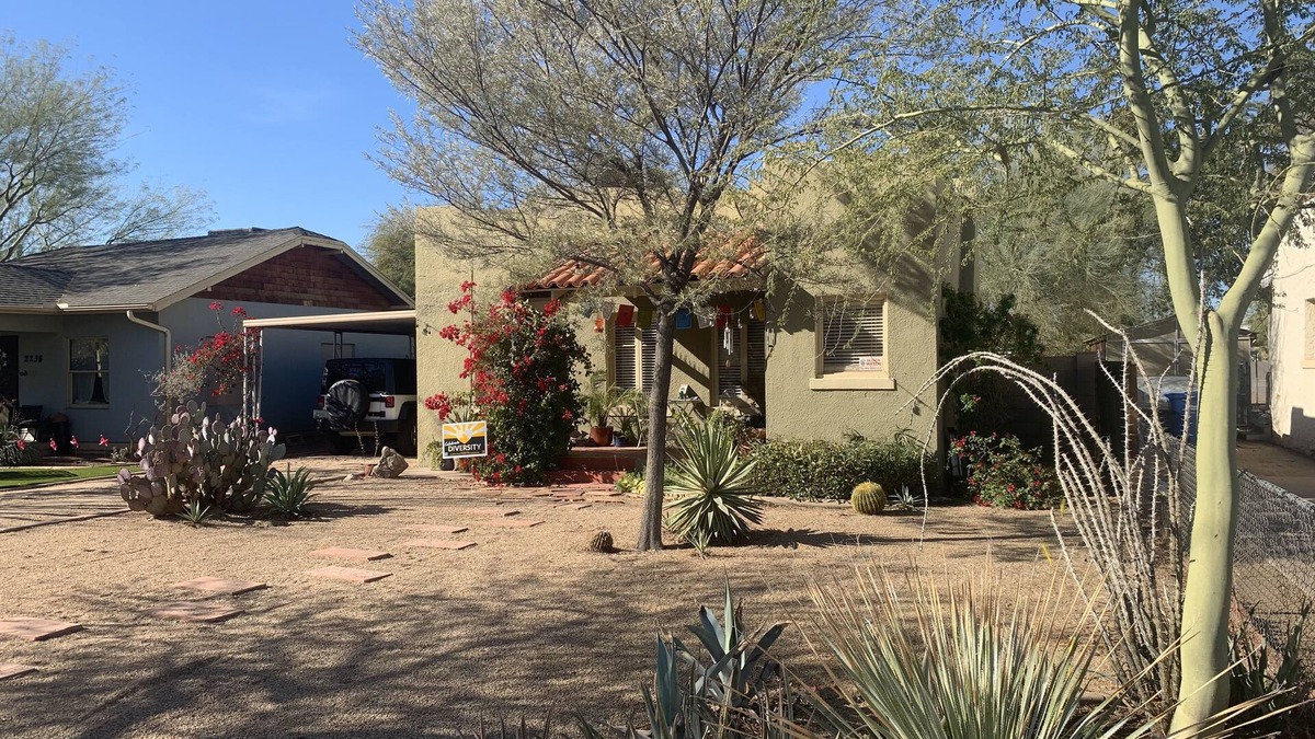Encanto House | 1920's bungalow in Coronado District. Minutes to DTWN, cafes, arts & events!