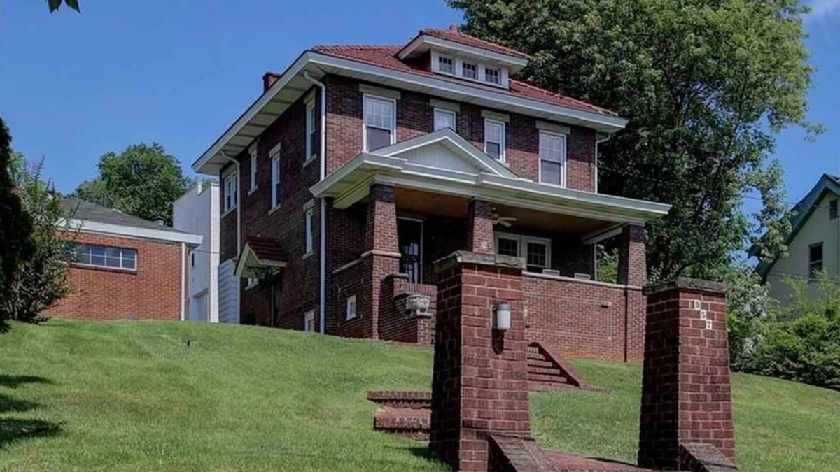 Charleston House | 1920's West Virginia Classic
