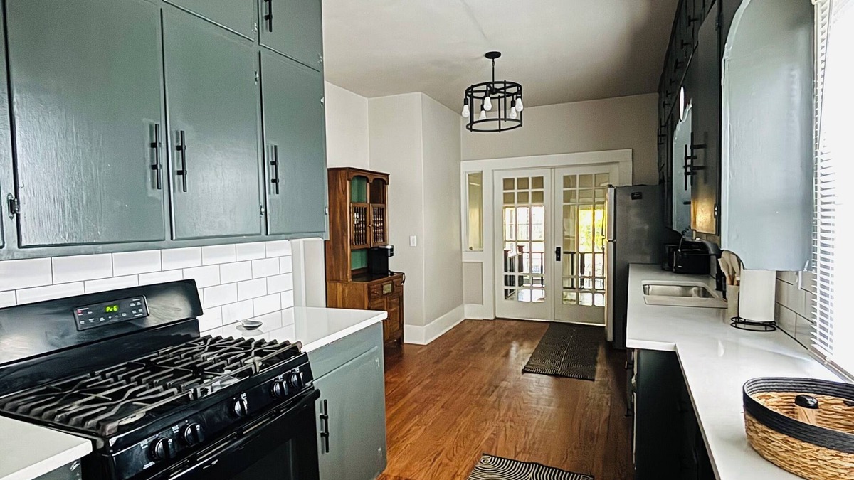 Cushing House | 1920’s Bootlegger Inn. 2-bedroom house with WiFi, AC in peaceful Cushing