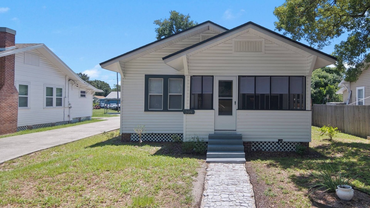 Winter Garden House | 1921 Winter Garden home 22 min from Magic Kingdom & 15 min walking to Plant ST