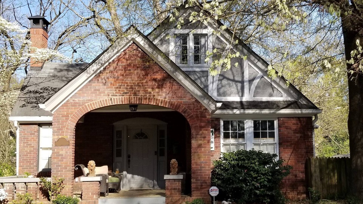 Sylvan Hills House | 1928 Historic Charmer - Convenient Comfortable Cozy Close to DWNT & Sites