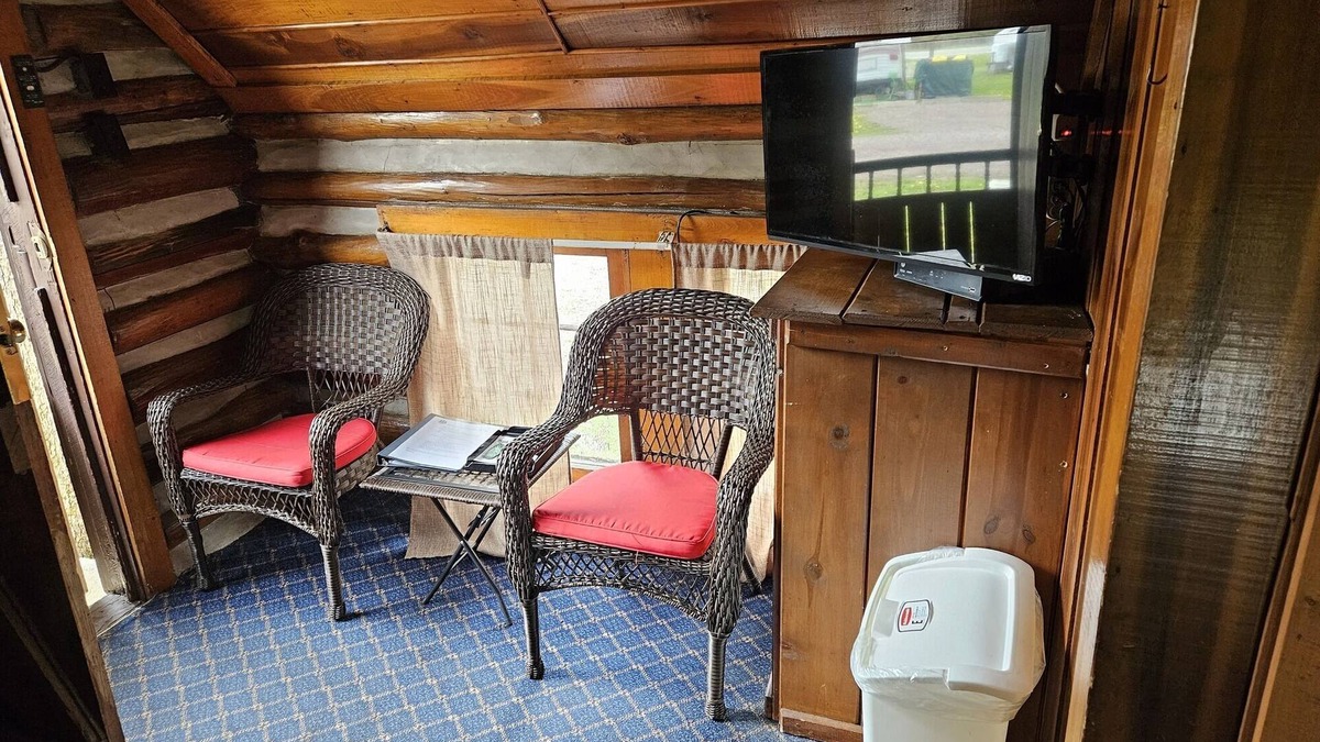 Markleysburg Cabin | 1930s and 40s cabins located in the heart of the Laural highlands. Cabin 5