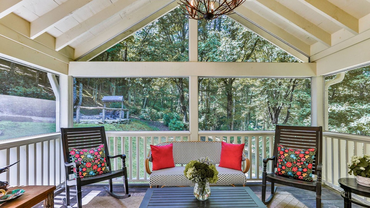Cullowhee Cabin | ❤️1937 Cabin near Lake Glenville - 50 Acre Estate - Private Hike & Views! 10⭐️nn