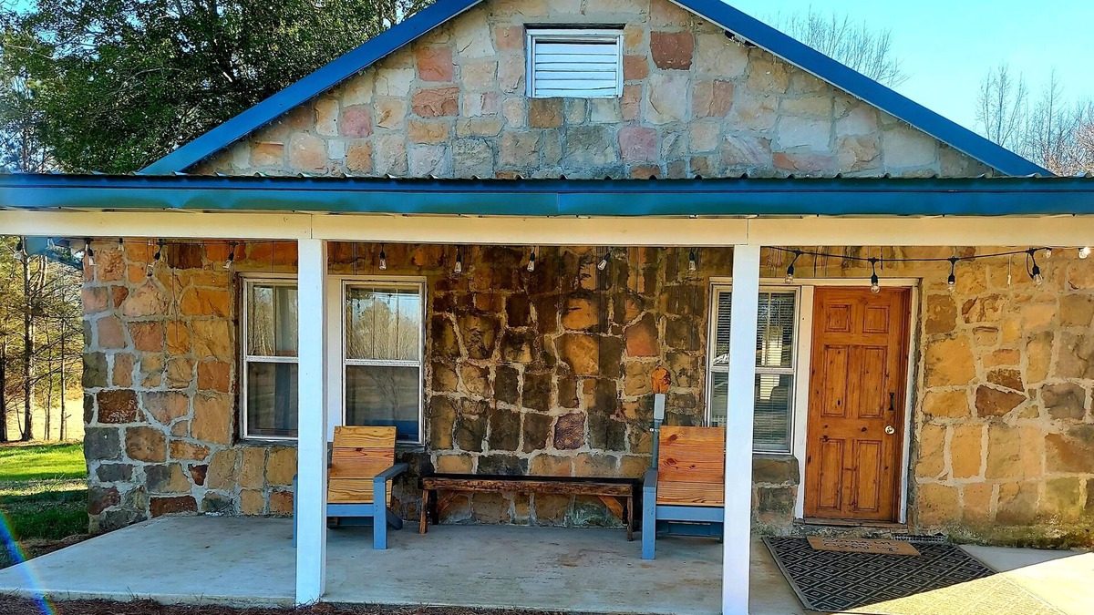 New Site Cottage | 1940's Farmhouse Cottage -Hot Tub! Wi-Fi! No Cleaning Fees!