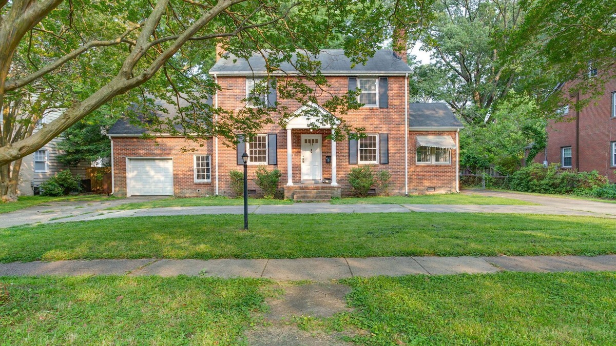 Central Newport News House | 1940’s Charming Colonial Home close to James River