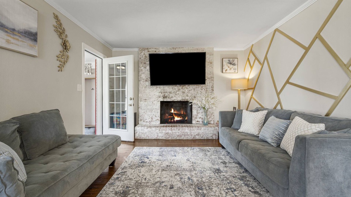 Turner Park House | 1940s Gorgeous Remodel + King Cottage | Expo Sq/TU