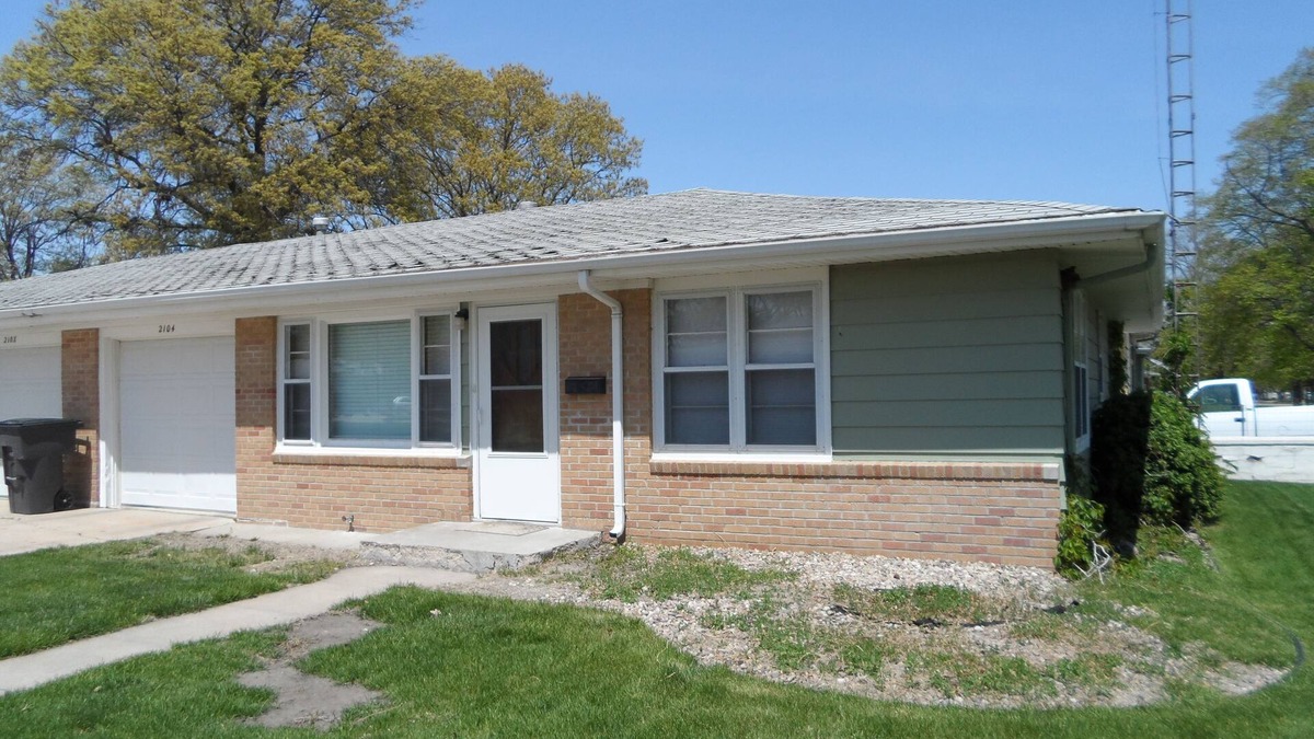 Grand Island House | 1950's Retro Ranch. Conveniently located off Highway 281