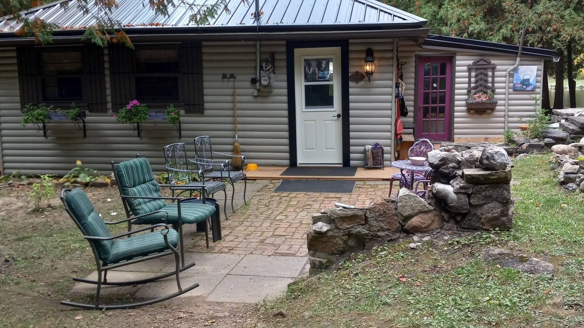 Coboconk Cottage | 1950's Romantic & Whimsical Cottage