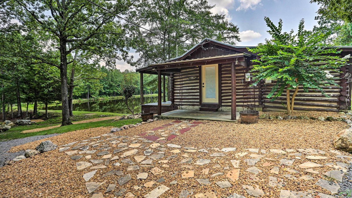 Talladega Cabin | 1950's Serenity Pond Cabin w/View: Peace & Quiet!
