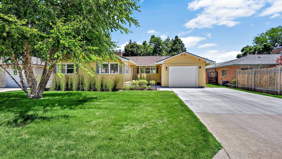 Winstead Park House | 1950's Single Level! Comfortable, Clean