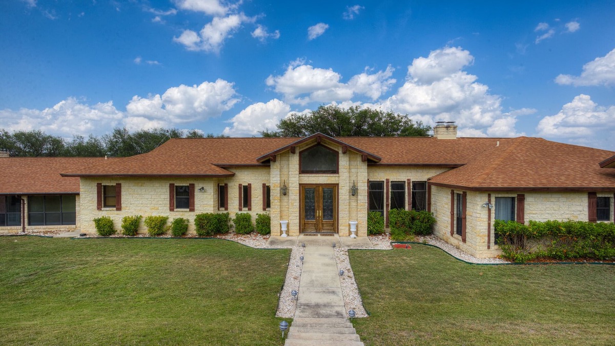 Uvalde House | 19702 State Highway 55, Uvalde, TX 78801