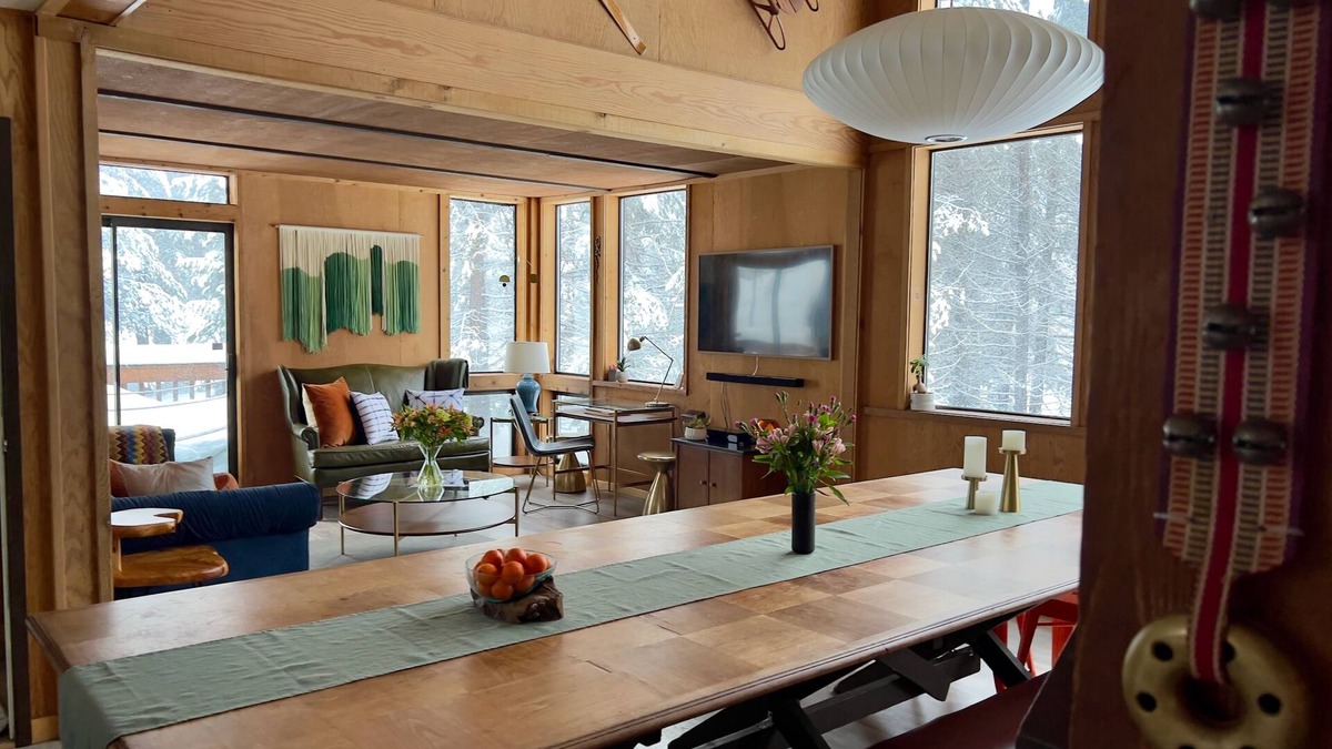 Alpine Meadows House | 1970s Alpine Chalet, "Bearadise" backs to creek, dog friendly, sleeps 14+
