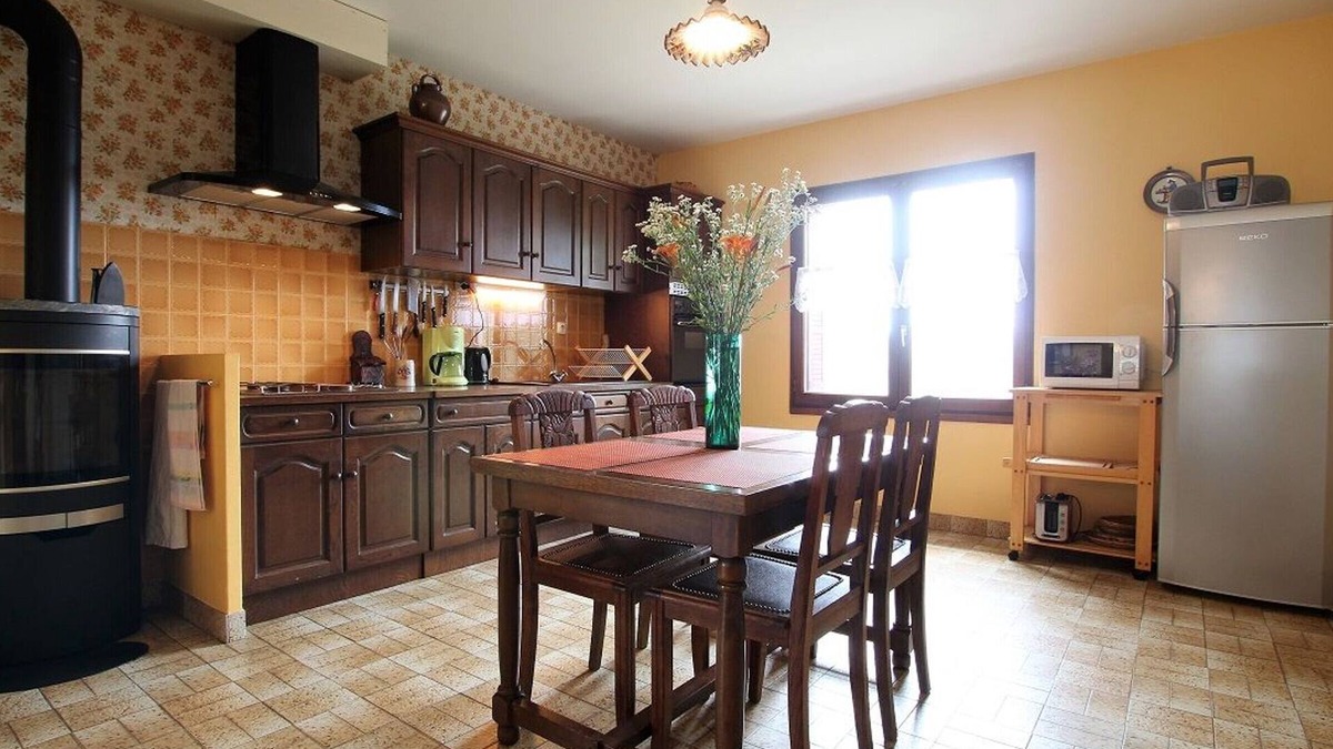 Frugieres-le-Pin Cottage | 19th-century farmhouse with fireplace near Doulon gorges