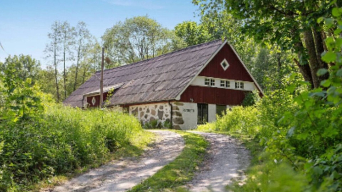 Olofstrom House | 19th century house near the lake in a forest environment