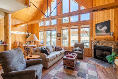 Redmond Ski Chalet | 19th Hole Chalet at Eagle Crest