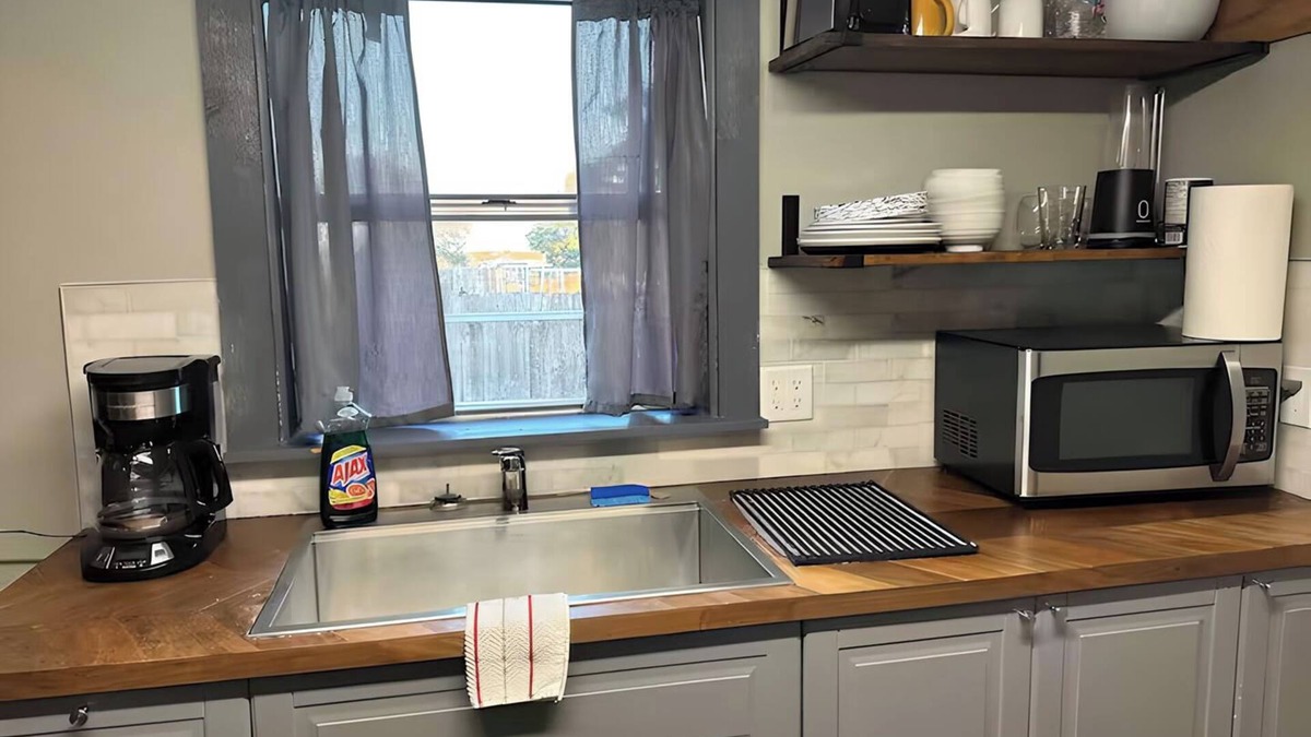 Ira Apartment | 1bd Loft Close to Roscoe /Snyder. Ample parking, Good Wifi, Very Private